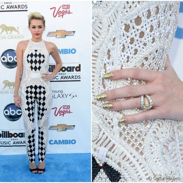 Paetês dourados trouxeram brilho para o belo macacão Balmain usado por Miley Cyrus no Billboard Music Awards 2013